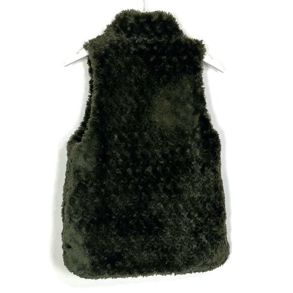 Tuckernuck Emilia Vest in Poblano Green - Picture 9 of 9